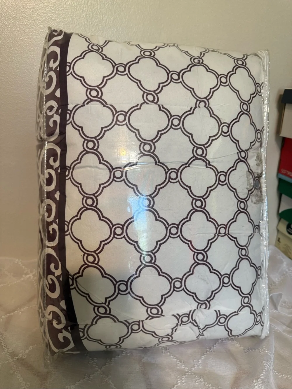 Comfort Bay Purple and White Trellis Full/Queen Comforter Set